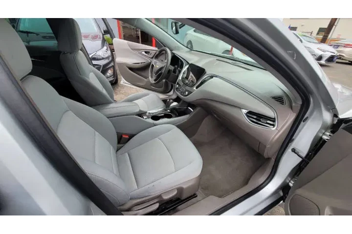 $12995 : 2017 Malibu LT image 10