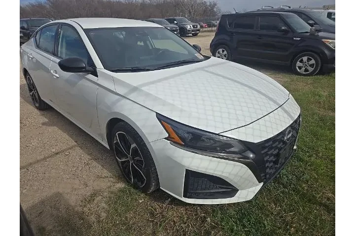 $20357 : Nissan Altima 2024 2.5 SR 4d image 4