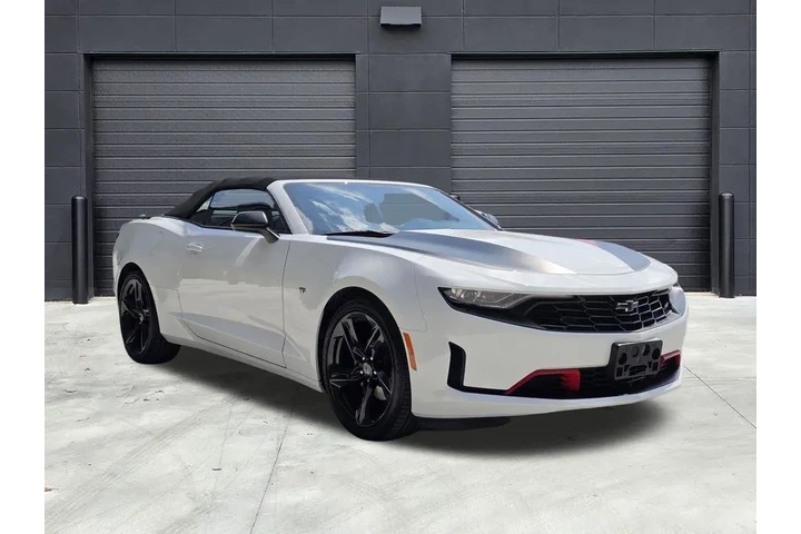 $32490 : Chevrolet Camaro 2023 LT 2dr image 8