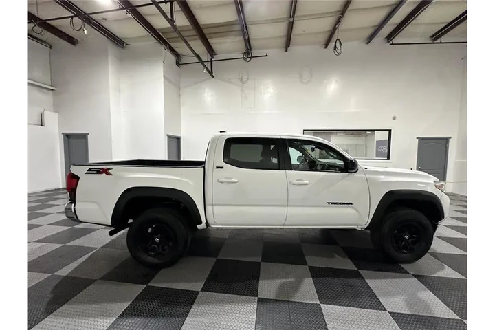 $31599 : Tacoma 2WD 2023 image 3