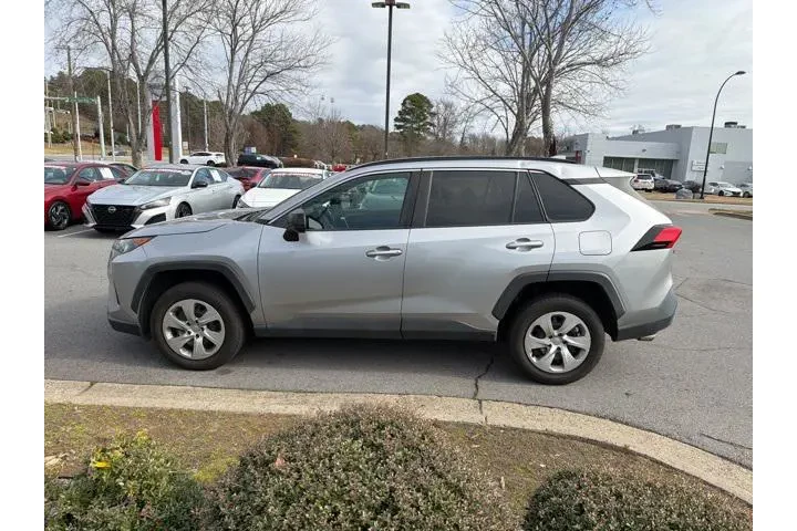 $20330 : Toyota RAV4 2021 LE 4dr SUV image 4