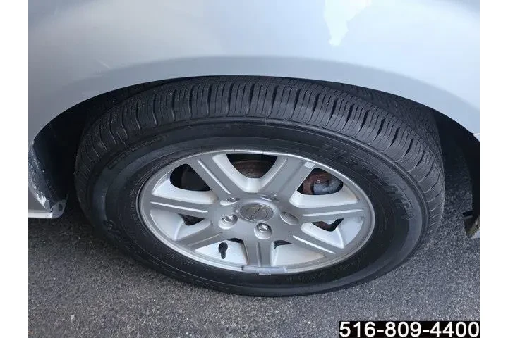 $9947 : Chrysler Town and Country 20 image 6