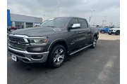 2022 1500 Laramie en Laredo
