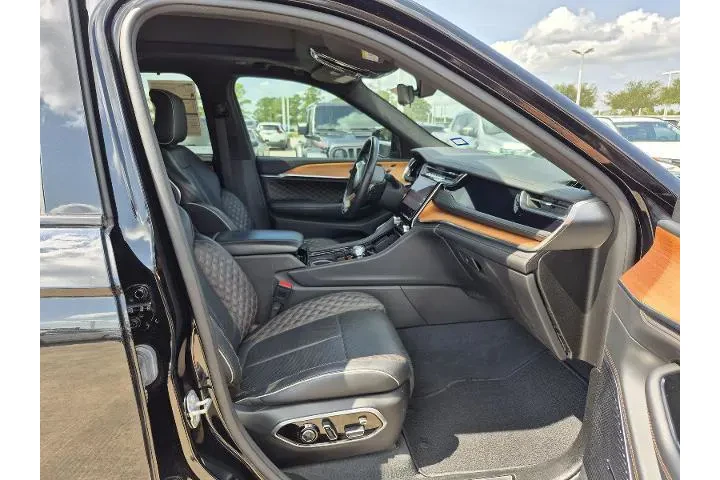 $37386 : Jeep Grand Cherokee 2023 4x4 image 10