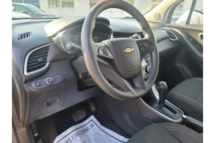 $17372 : Chevrolet Trax 2022 AWD LS 4 image 8