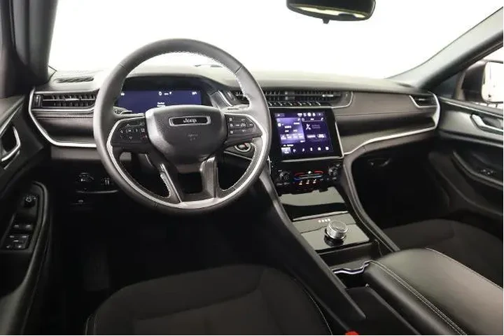 $32086 : Jeep Grand Cherokee L 2024 4 image 2