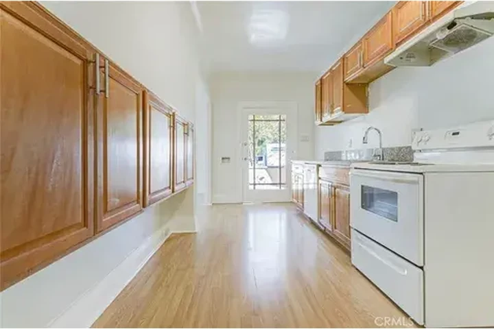 $1000 : This home boasts two spacious image 1