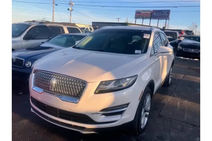 $17950 : 2019 MKC Reserve image 5