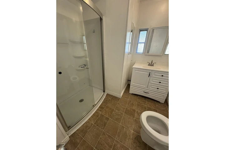 $900 : Se renta cuarto en cypress image 1