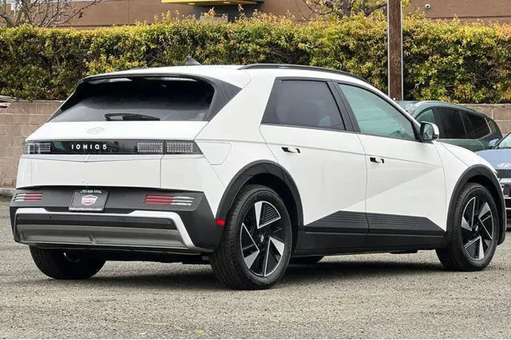 $37990 : Hyundai IONIQ 5 2025 SEL 4dr image 5