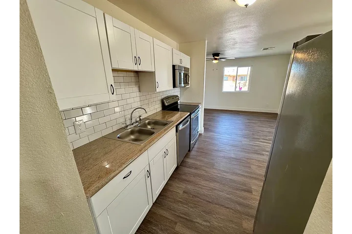 $2400 : House for rent in Phoenix AZ image 7