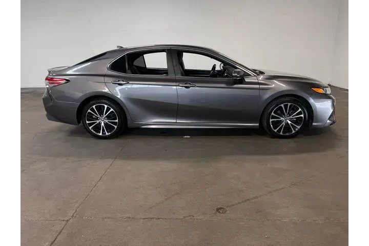 $22981 : Toyota Camry 2019 image 2