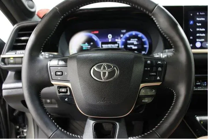 $38959 : Toyota Crown 2025 AWD Limite image 10