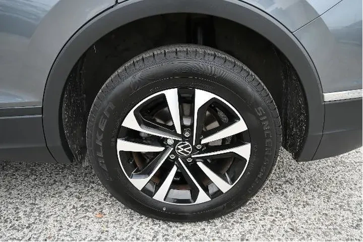 $18988 : Volkswagen Tiguan 2022 AWD S image 9