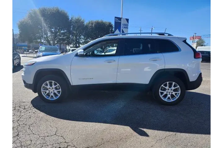 $12398 : Jeep Cherokee 2017 4x4 Latit image 4