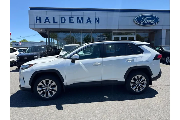 $38995 : Toyota RAV4 2024 AWD Limited image 1