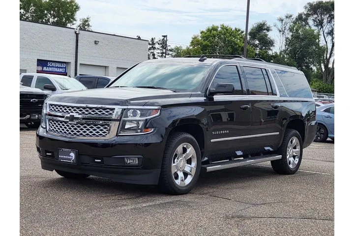 $17950 : 2017 Suburban LT image 7