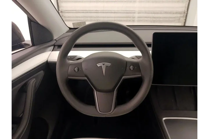 $37998 : Tesla Model Y 2023 AWD Long image 10