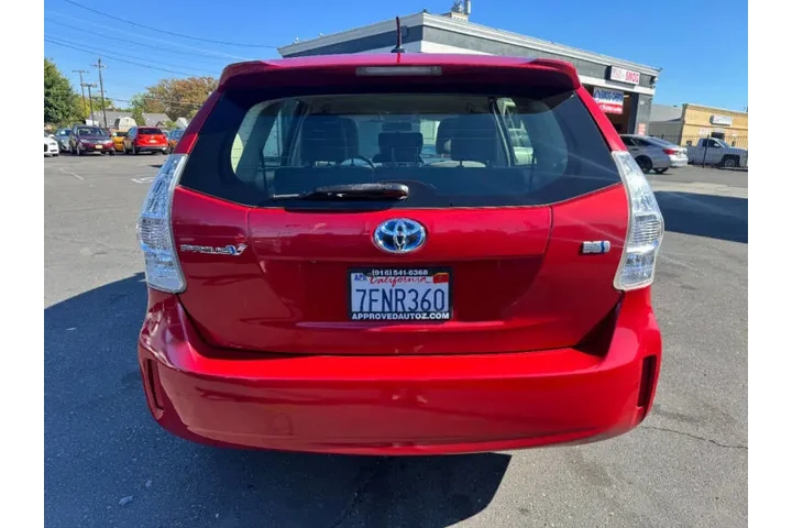$12998 : 2014 Prius v Five image 7