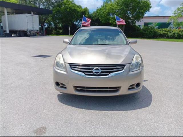 $3900 : Nissan altima 2012 image 2