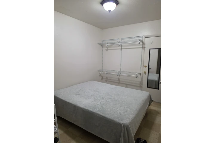 $850 : SE RENTA CUARTO A MUJER SOLA. image 3