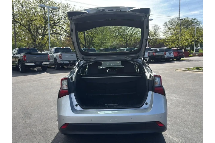 $16283 : 2022 Prius LE image 5