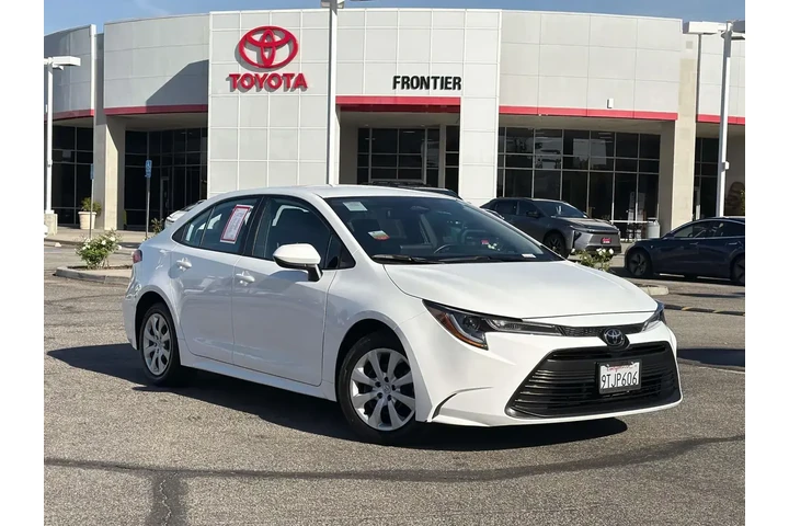 $23987 : Toyota Corolla 2025 LE 4dr S image 1