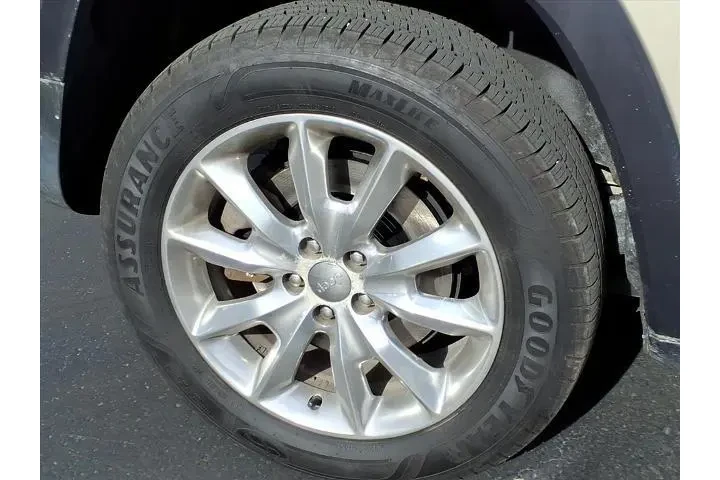 $11999 : Jeep Cherokee 2015 4x4 Limit image 8