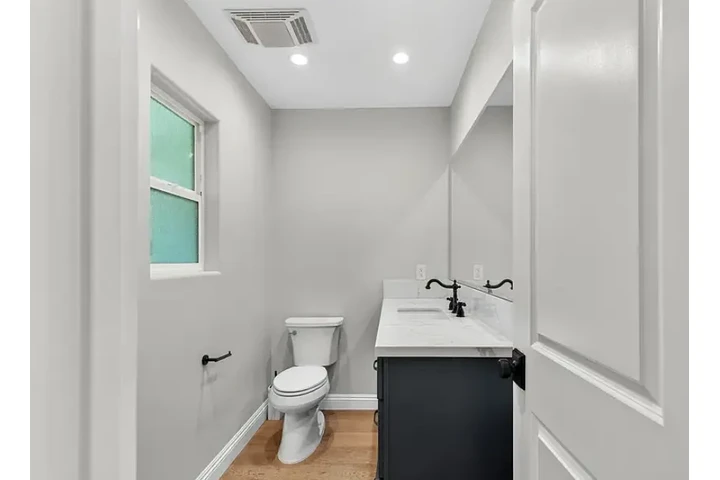 $2378 : Available Home in South Gate image 8
