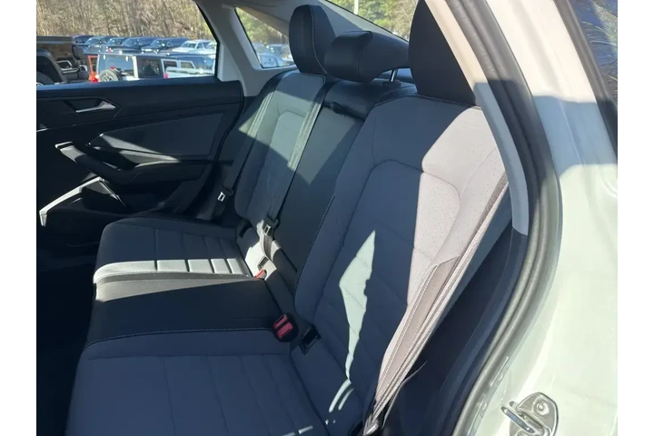 $27777 : Volkswagen Jetta 2025 SE 4dr image 9