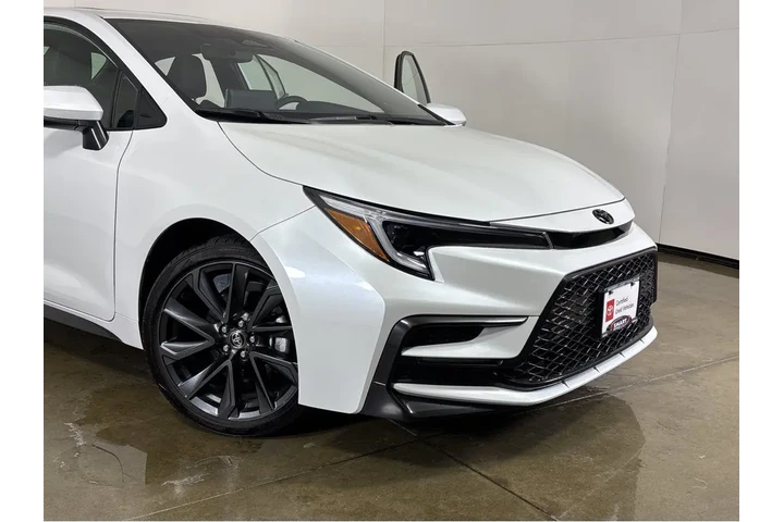 $29989 : Gold Certified2025 Corolla XSE image 7