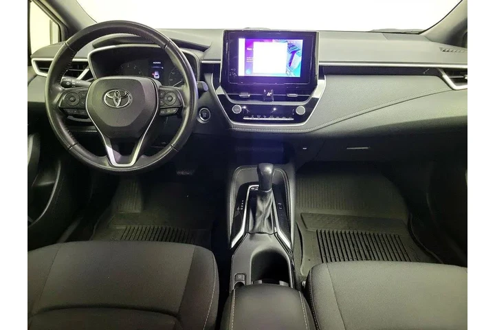 $20998 : Toyota Corolla Hatchback 202 image 9