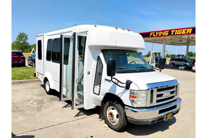 $9999 : 2015 Econoline E450 image 2