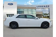 $26990 : Chrysler 300 2023 S V6 4dr S thumbnail