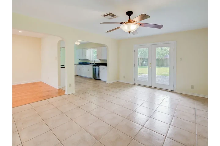 $1450 : Gorgeous home in Braes Timbers image 2