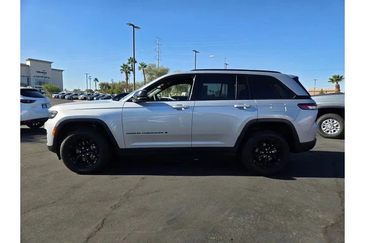 $28091 : Jeep Grand Cherokee 2024 4x4 image 3