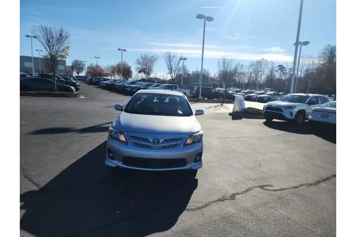 $8851 : Toyota Corolla 2013 S 4dr Se image 2