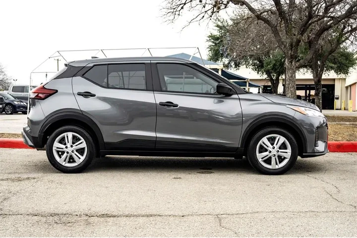 $21599 : Nissan Kicks Play 2025 S 4dr image 4
