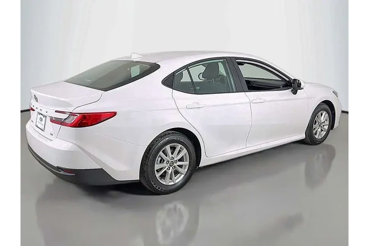 $23939 : Toyota Camry 2025 LE 4dr Sed image 8