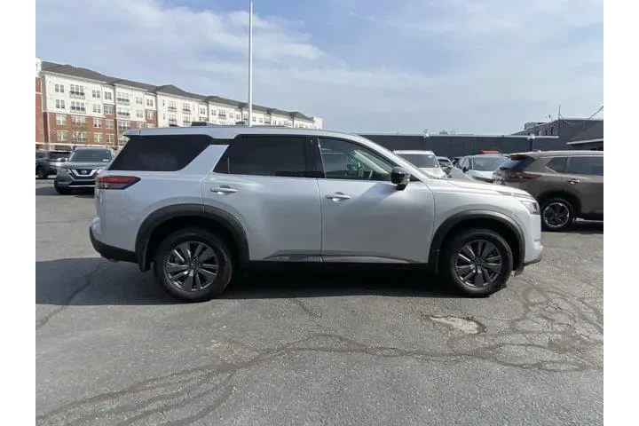 $28487 : Nissan Pathfinder 2024 AWD S image 3