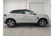 $22997 : Mitsubishi Outlander Sport 2 thumbnail