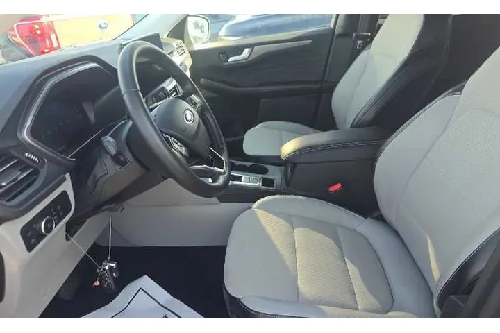 $27990 : Ford Escape Plug-In Hybrid 2 image 10