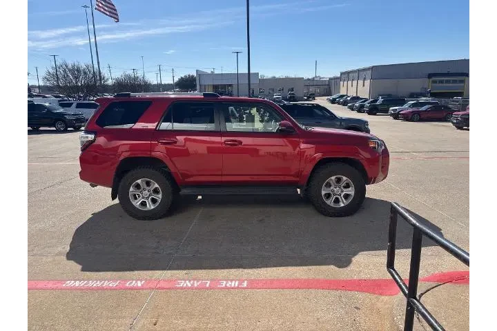 $33327 : Toyota 4Runner 2021 4x4 SR5 image 2