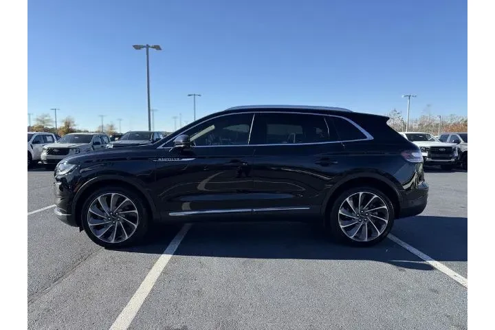 $32488 : Lincoln Nautilus 2021 AWD Re image 4