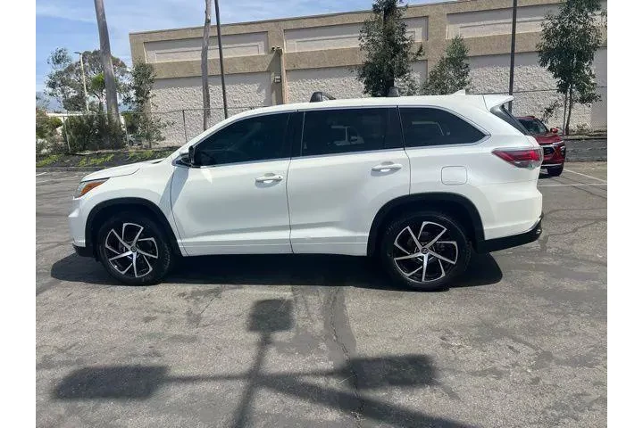 $17991 : Toyota Highlander 2015 LE 4d image 4