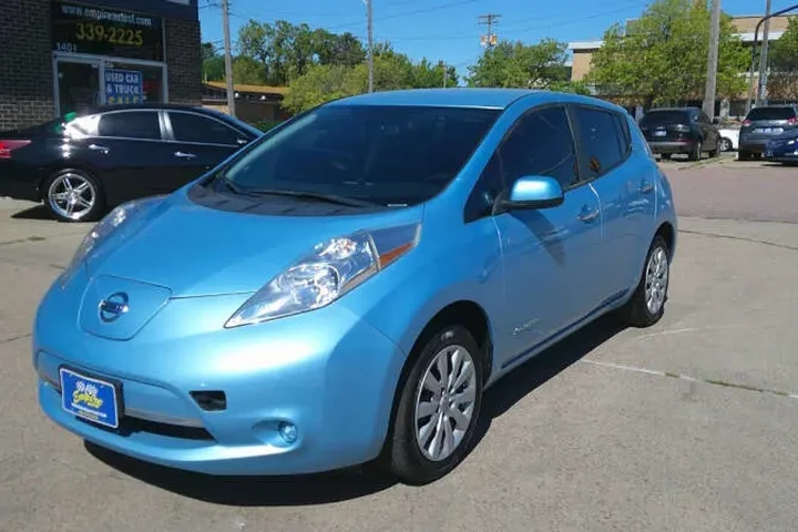 $7599 : 2015 LEAF S image 5