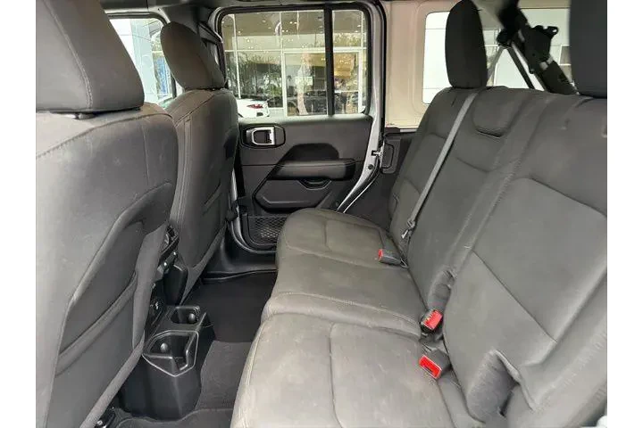 $28699 : Jeep Wrangler Unlimited 2021 image 7
