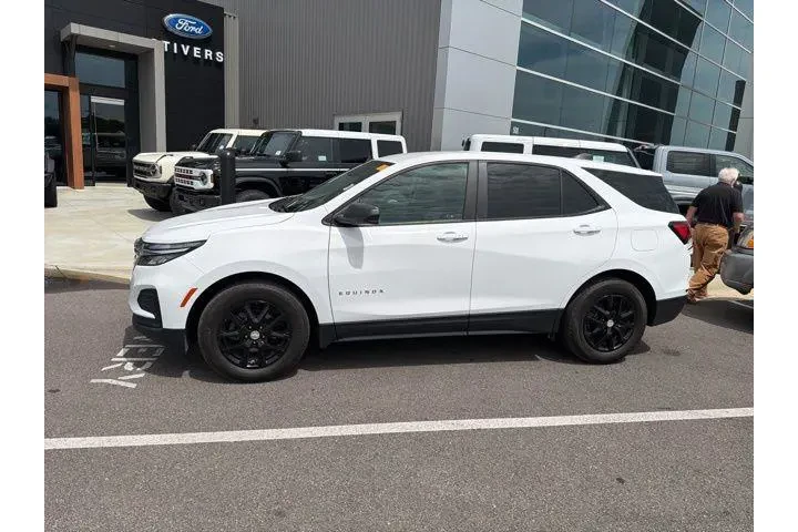 $23324 : Chevrolet Equinox 2024 LS 4d image 4