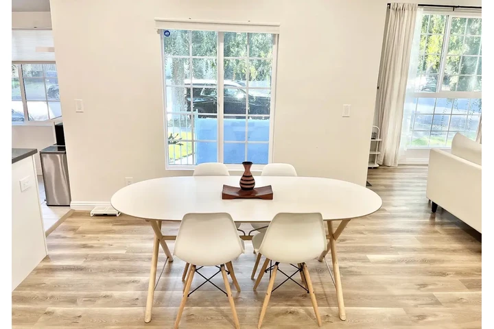 $1050 : beautifully Cute family home image 3