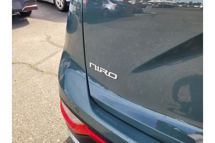 $21995 : Kia Niro 2023 EX 4dr Crossov image 6